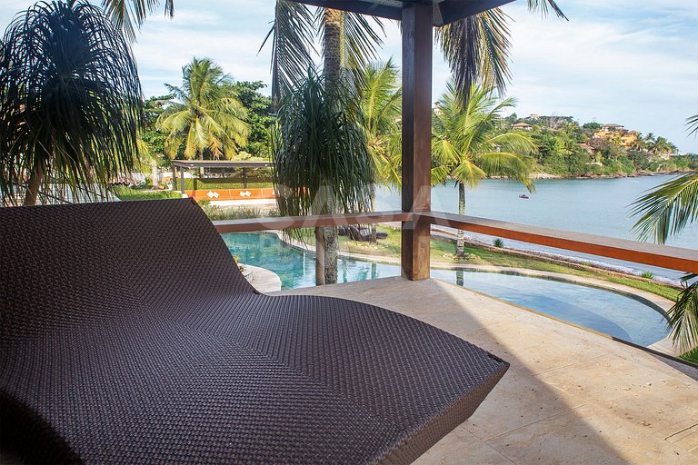 Beautiful Villa with nine large suites, standing on the sand