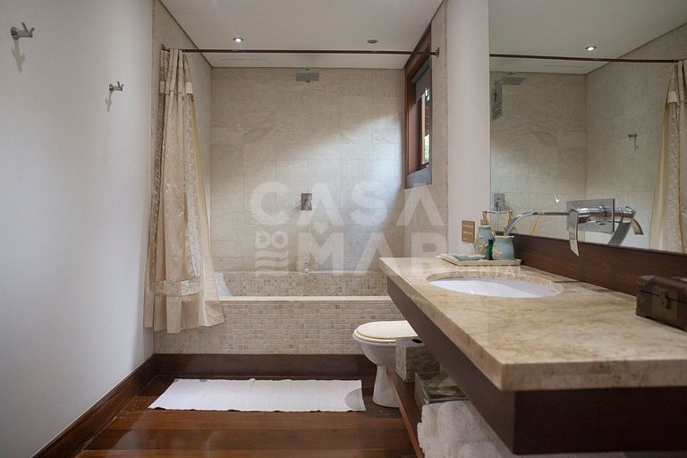 Beautiful Villa with nine large suites, standing on the sand