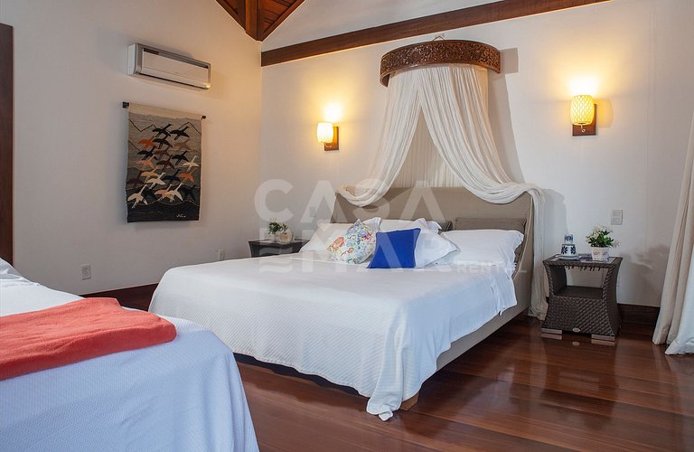Beautiful Villa with nine large suites, standing on the sand