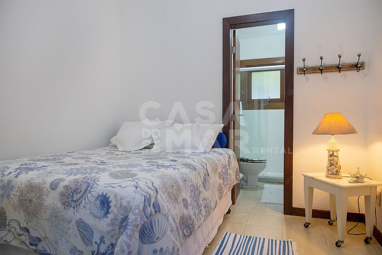 Beautiful Villa with nine large suites, standing on the sand
