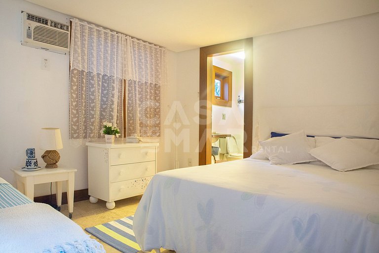 Beautiful Villa with nine large suites, standing on the sand