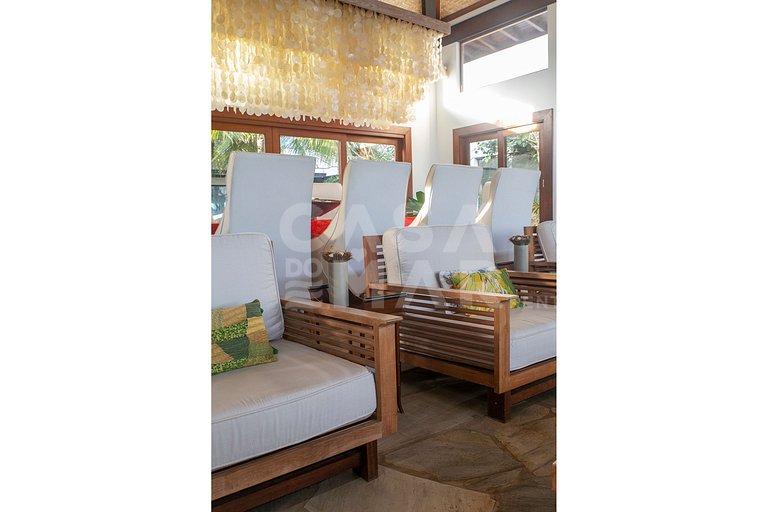 Beautiful Villa with nine large suites, standing on the sand