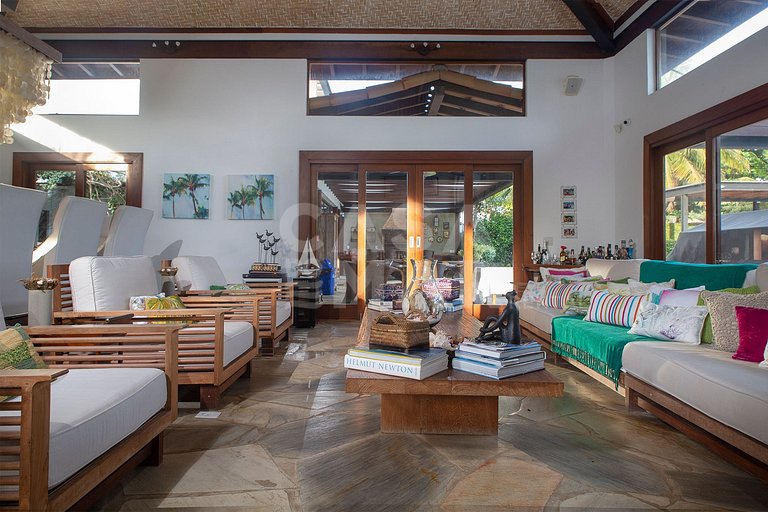 Beautiful Villa with nine large suites, standing on the sand