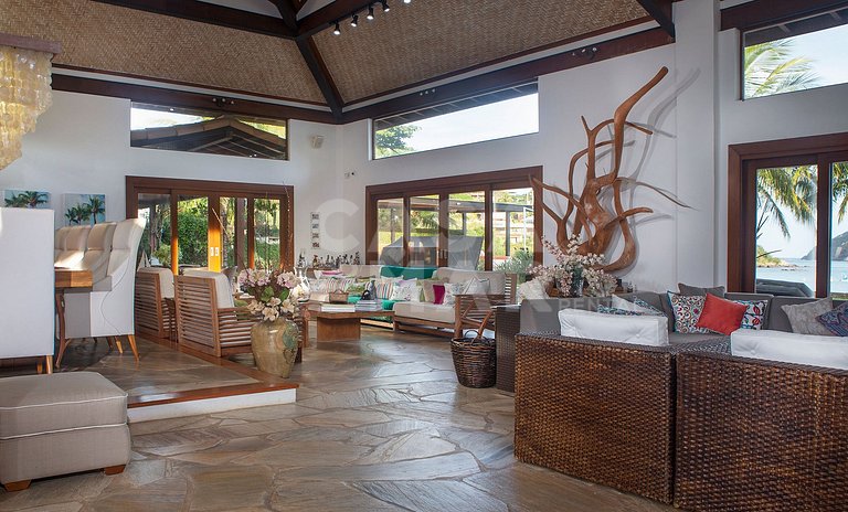Beautiful Villa with nine large suites, standing on the sand