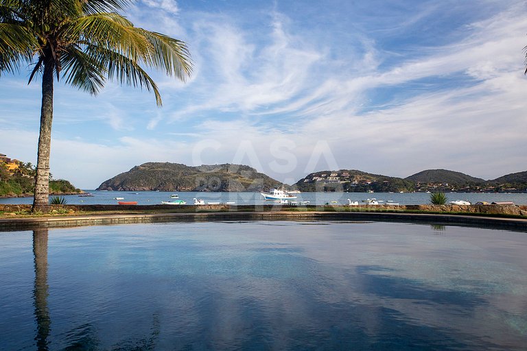 Beautiful Villa with nine large suites, standing on the sand