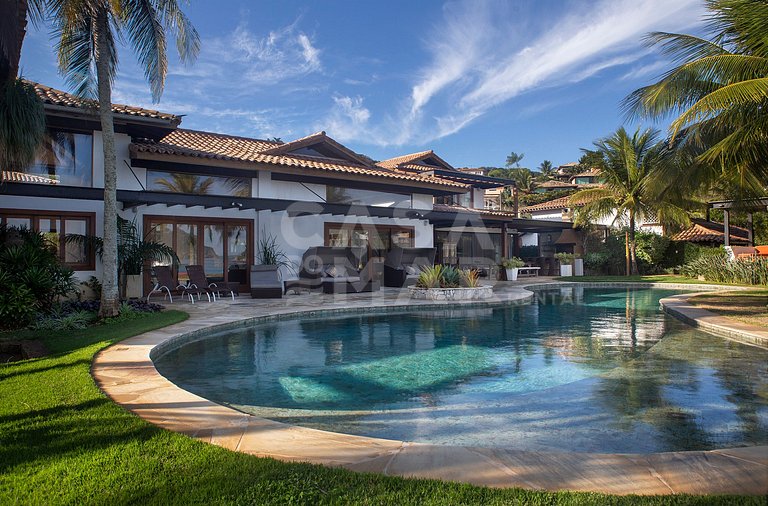 Beautiful Villa with nine large suites, standing on the sand