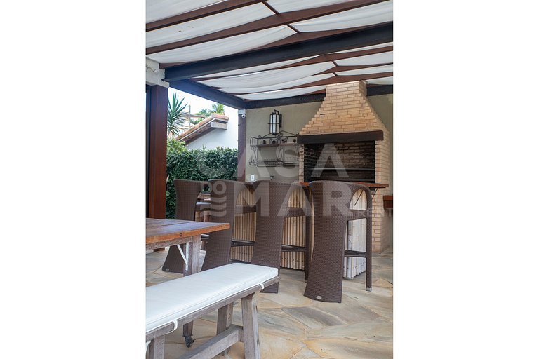 Beautiful Villa with nine large suites, standing on the sand