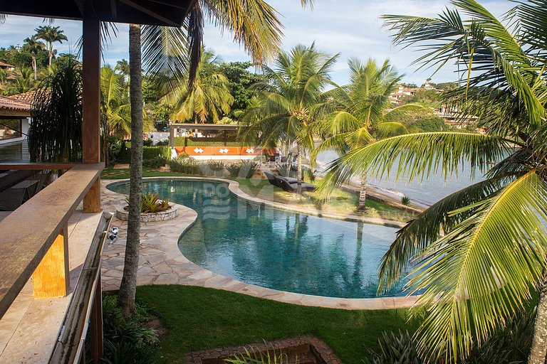 Beautiful Villa with nine large suites, standing on the sand
