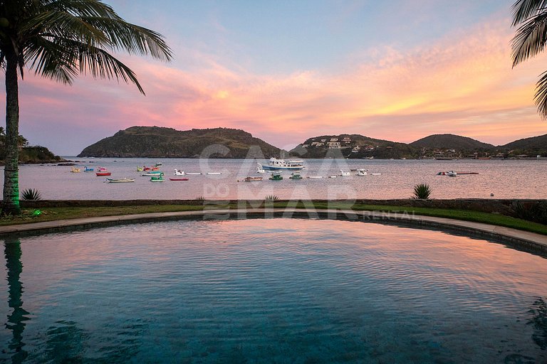 Beautiful Villa with nine large suites, standing on the sand