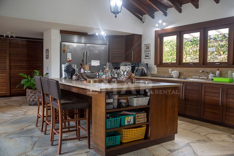 Beautiful Villa with nine large suites, standing on the sand