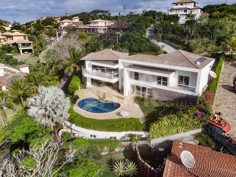 Casa com cinco suítes, em Geribá, em condomínio