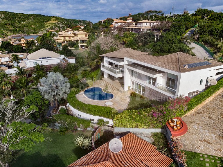 Casa com cinco suítes, em Geribá, em condomínio