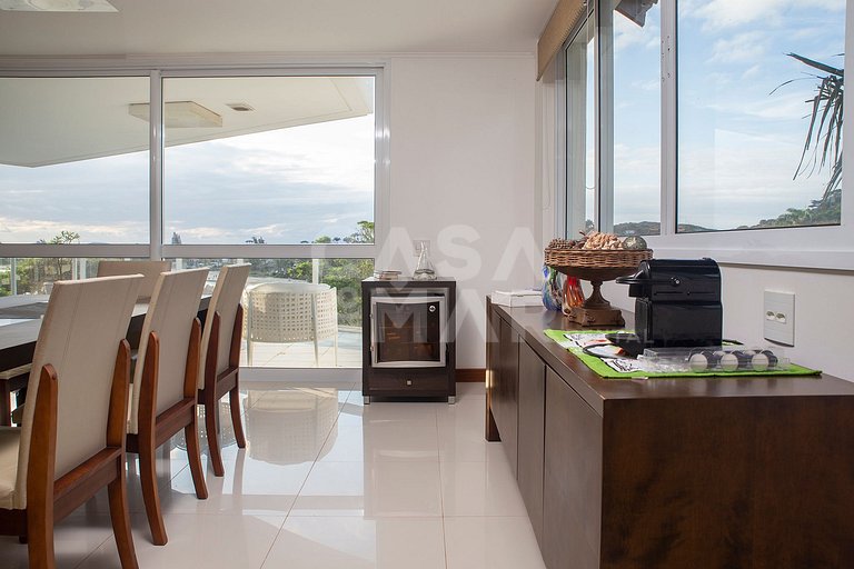 Linda casa com cinco suítes, vista sensacional da Praia de G