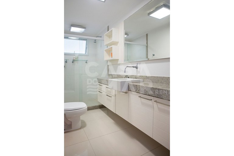 Casa com cinco suítes, em Geribá, em condomínio