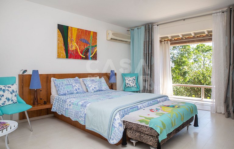 Casa com cinco suítes, em Geribá, em condomínio, com piscina