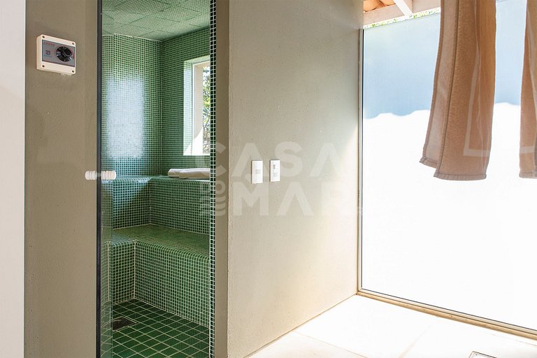 Casa com cinco suítes, em Geribá, em condomínio, com piscina