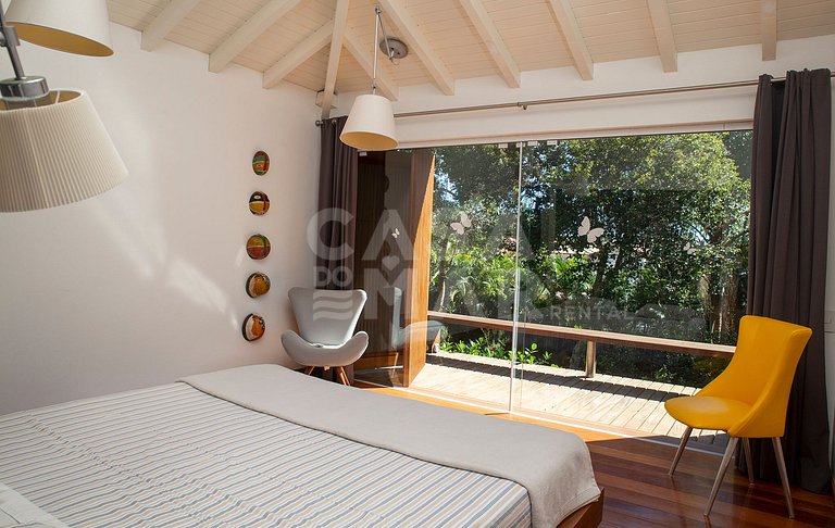 Casa com cinco suítes, em Geribá, em condomínio, com piscina