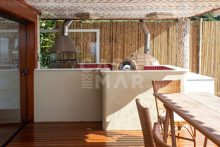 Beautiful villa with nine suites, with paradisiacal views an
