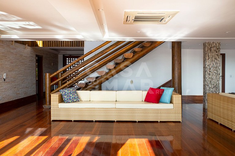 Beautiful villa with nine suites, with paradisiacal views an