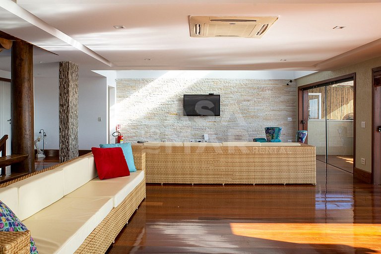 Beautiful villa with nine suites, with paradisiacal views an