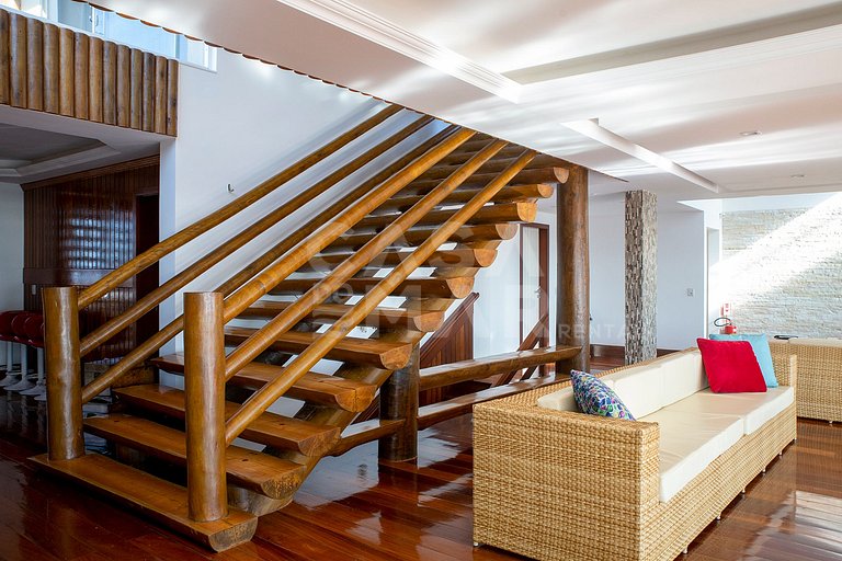 Beautiful villa with nine suites, with paradisiacal views an