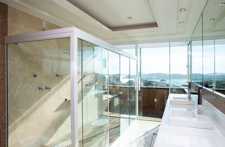 Beautiful villa with nine suites, with paradisiacal views an