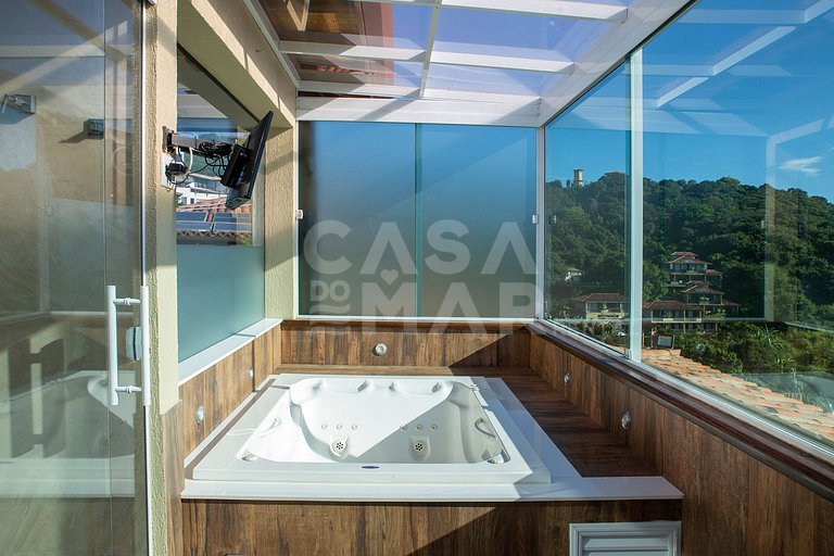 Beautiful villa with nine suites, with paradisiacal views an