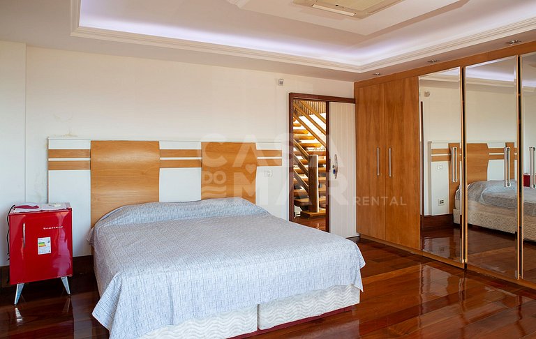 Beautiful villa with nine suites, with paradisiacal views an