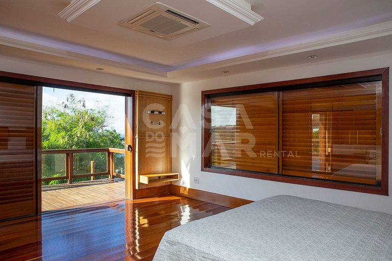 Beautiful villa with nine suites, with paradisiacal views an