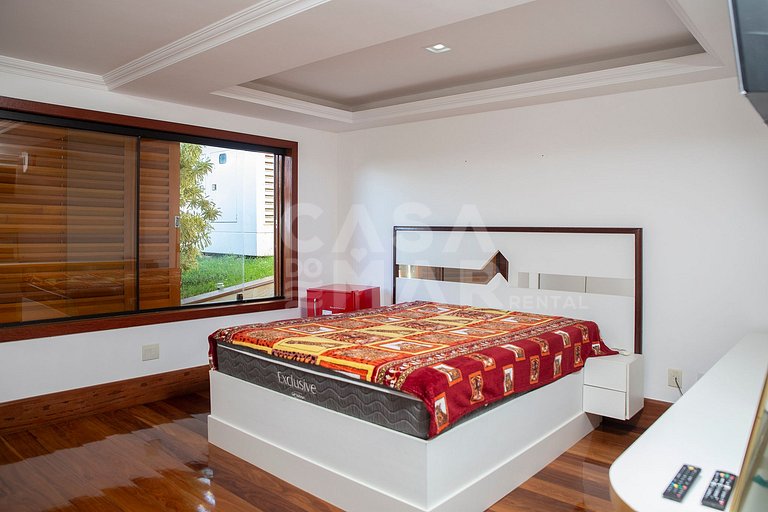 Beautiful villa with nine suites, with paradisiacal views an