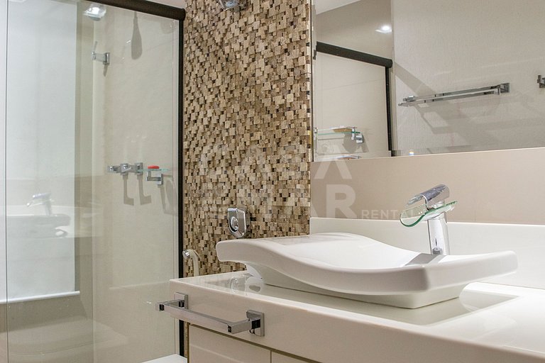 Beautiful villa with nine suites, with paradisiacal views an