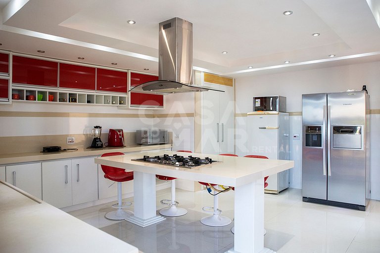 Beautiful villa with nine suites, with paradisiacal views an