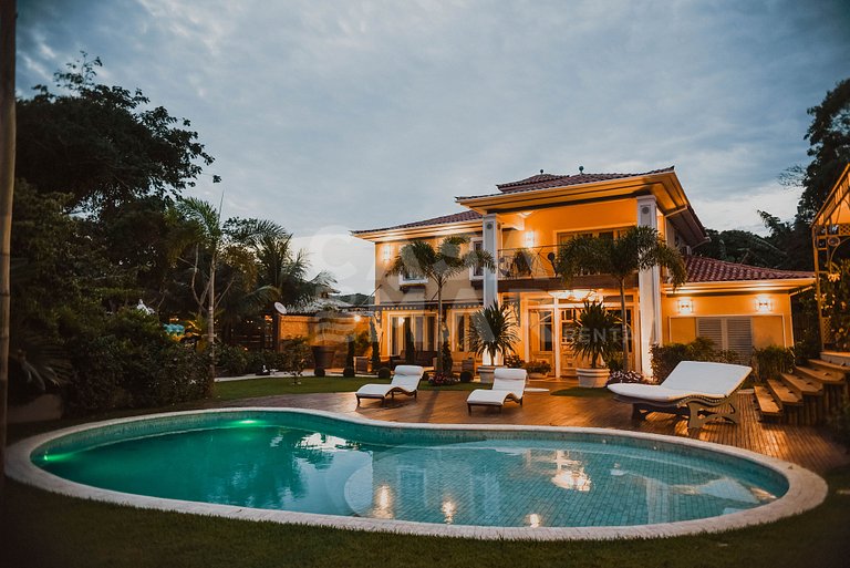 Beautiful Villa with six suites, a few meters from Praia da