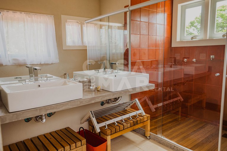 Beautiful Villa with six suites, a few meters from Praia da