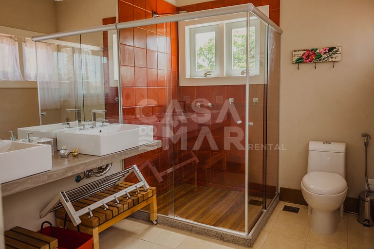 Beautiful Villa with six suites, a few meters from Praia da