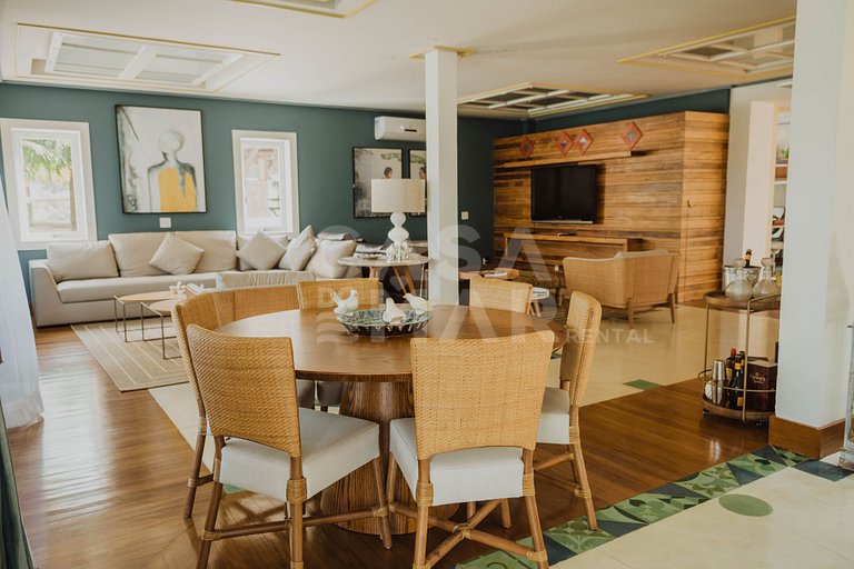 Beautiful Villa with six suites, a few meters from Praia da