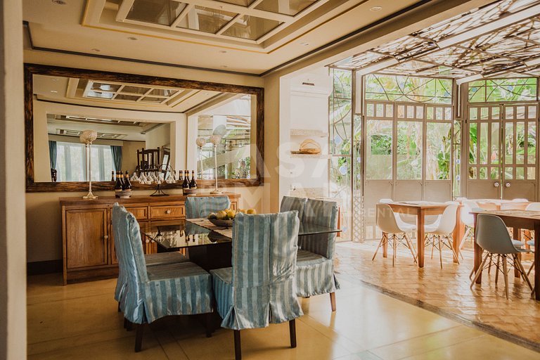 Beautiful Villa with six suites, a few meters from Praia da