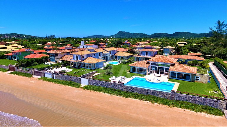 Beautiful house with eight suites on the sand of Praia Rasa,