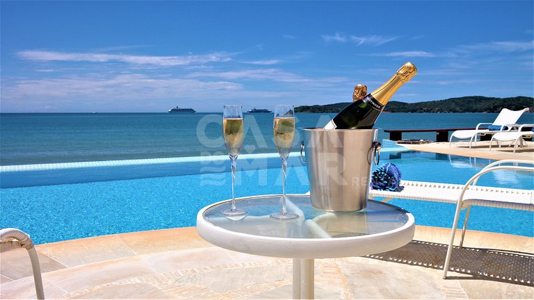 Beautiful house with eight suites on the sand of Praia Rasa,