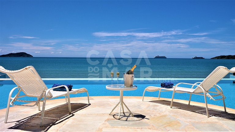Casa de frente pro mar com 9 suítes