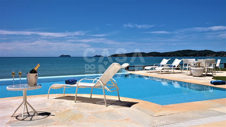 Beautiful house with eight suites on the sand of Praia Rasa,