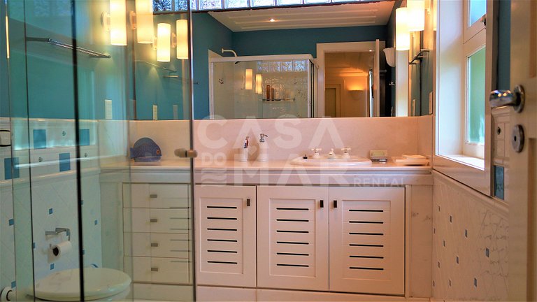 Beautiful house with eight suites on the sand of Praia Rasa,