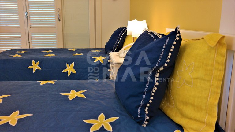 Beautiful house with eight suites on the sand of Praia Rasa,