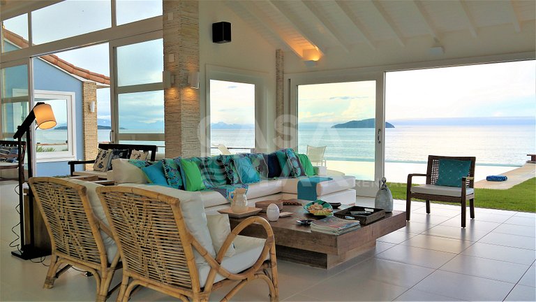 Beautiful house with eight suites on the sand of Praia Rasa,