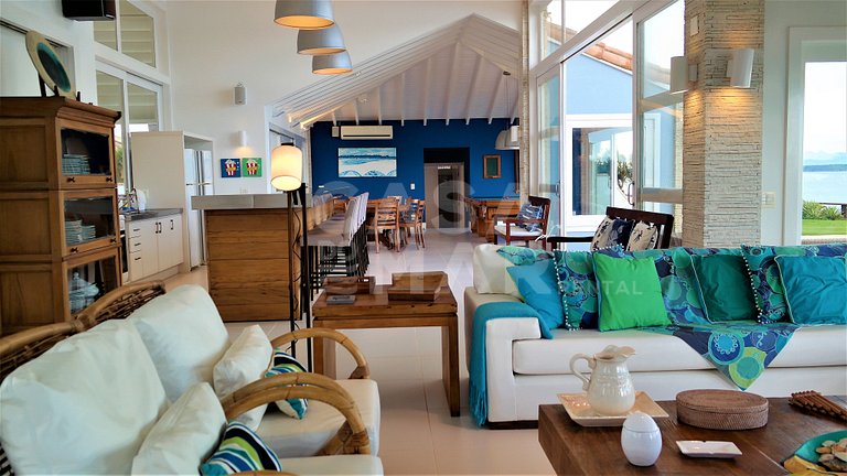 Beautiful house with eight suites on the sand of Praia Rasa,