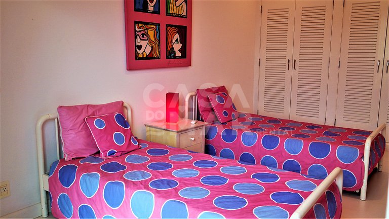 Beautiful house with eight suites on the sand of Praia Rasa,