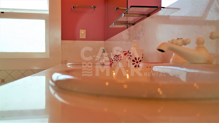 Beautiful house with eight suites on the sand of Praia Rasa,