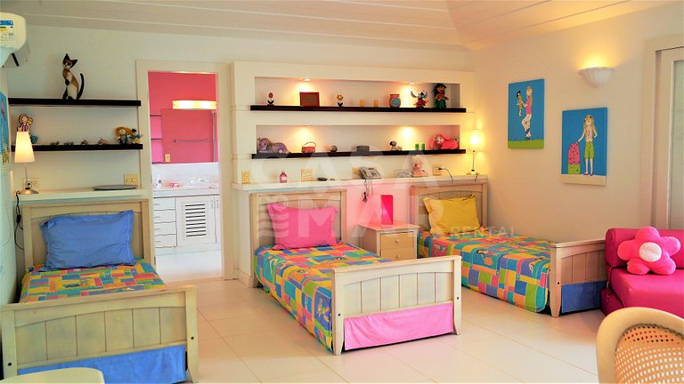 Beautiful house with eight suites on the sand of Praia Rasa,