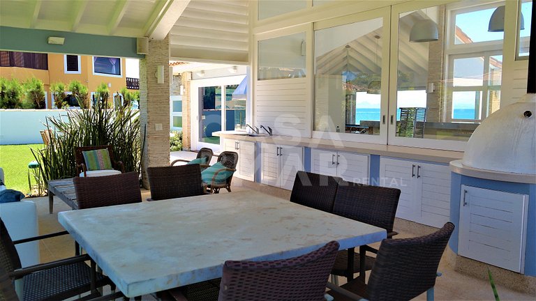 Beautiful house with eight suites on the sand of Praia Rasa,