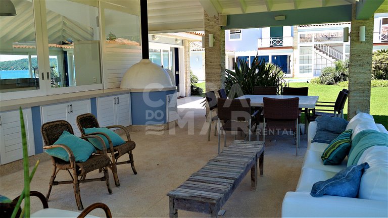 Beautiful house with eight suites on the sand of Praia Rasa,